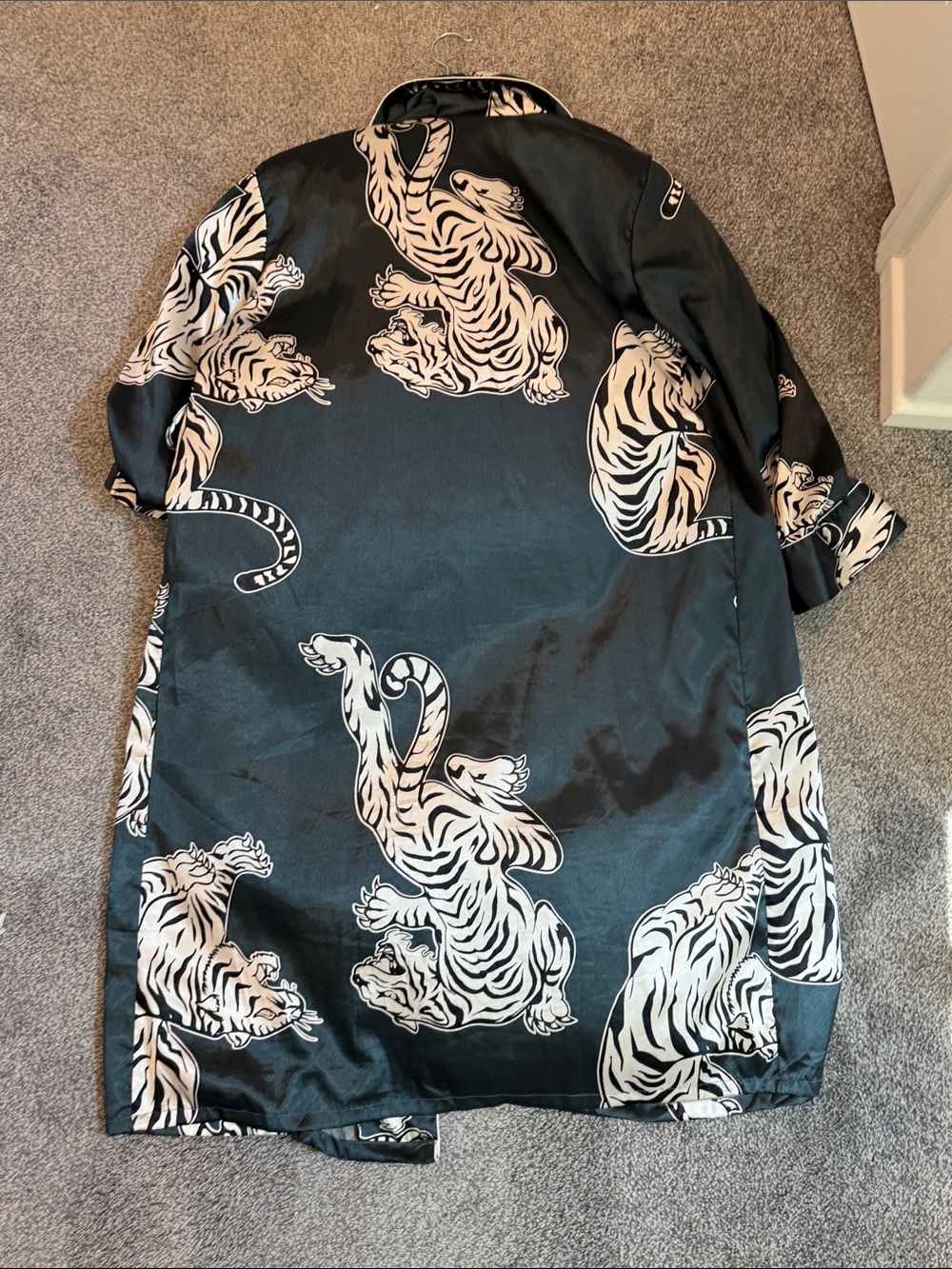 Green\white Tiger-Print Men's “Satin” robe - Picture 4 of 4